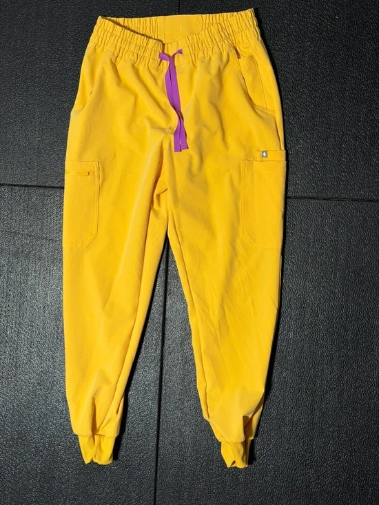 Figs  Scrubs in Yellow - Picture 2 of 6